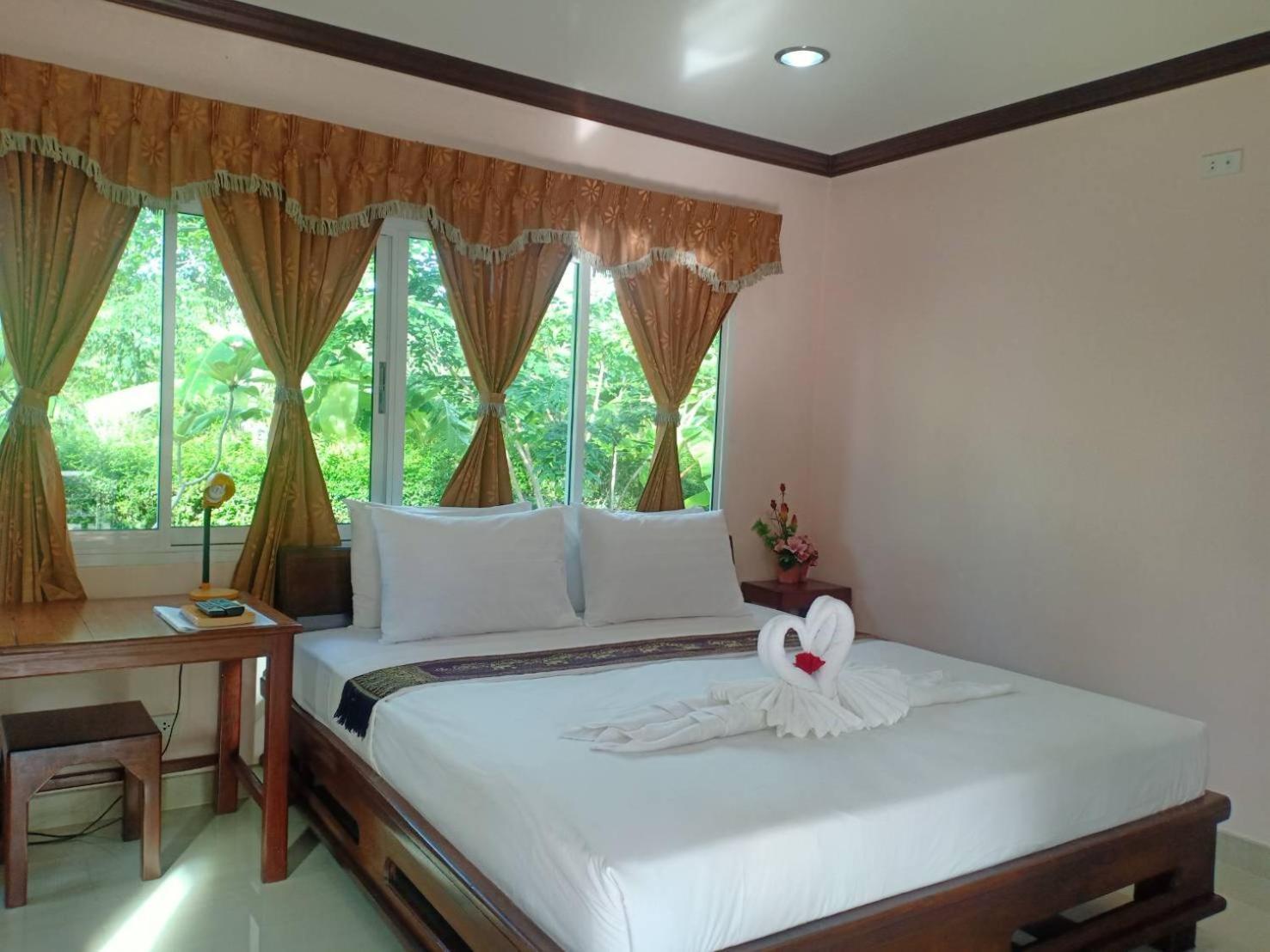 Capital O 75415 Nanthachart Riverview Resort Samut Songkhram Ngoại thất bức ảnh